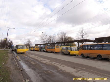 Чому у Луцьку маршрутки їздитимуть з перервами
