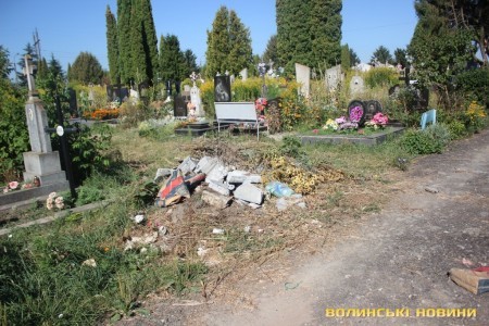 Лучани просять впорядкувати кладовище в Гаразджі