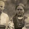 Мами-українки на старовинних світлинах початку 20 ст. 