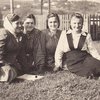 Косинки і чоловічі піджаки: як одягались волинянки на початку ХХ століття