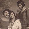 Дівчата-подружки з Волині на фото першої половини ХХ століття