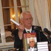 Отруєний плов і $2 млн за фотоальбом: які книжки писали українські президенти