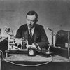 У 1901 вперше передали радіосигнал з Англії до Канади