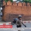 Туристам за графіті на древній стіні у Таїланді загрожує до 10 років тюрми