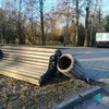 У луцькому парку вандали поперекидали лавки та смітники. Фото
