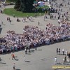 Лучани у вишиванках під час флешмобу створили корону Вітовта. Фото