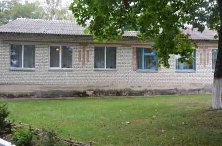 Волинська школа отримала нові дошку й вікна