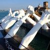 Зведення мостів: в Італії створили скульптуру з гігантських рук