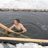 На розчищеному ставку в Горохові вперше відбулося Водохресне купання. ФОТО