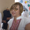 Лучанка розшиває стародавніми візерунками сучасний одяг