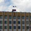 Вікна Нововолинської міської ради завісили прапорами ЄС та України. Фотофакт 