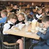 Міська влада хоче збільшити видатки на харчування школярів