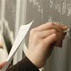 Українським вчителям обіцяють підвищити зарплату 