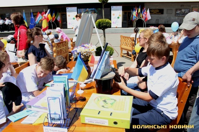 Луцькі школярі представили супер-економний сонячний нагрівач