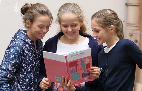 «Хроніки» рекомендують: дівчачі книжки для осінніх вечорів 